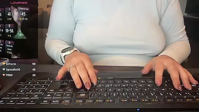 Snapshot of Teasingsarah chatting on November 2, 3:36 pm Teasingsarah online show from November 2, 3:36 pm