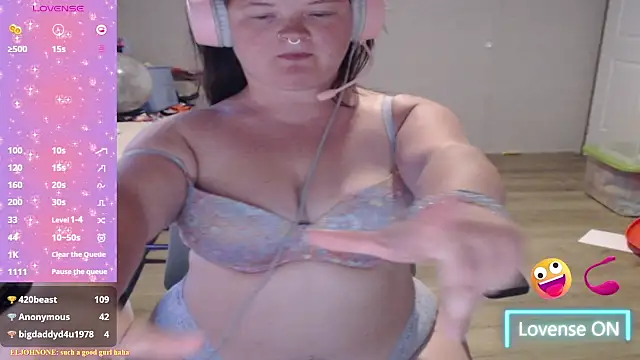 nowitsCynder online show from April 24, 3:58 pm