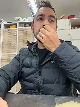 Snapshot of leonardohot1987 chatting on November 24, 8:52 pm leonardohot1987 online show from November 24, 8:52 pm