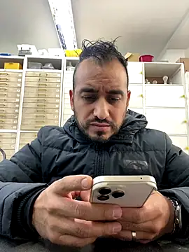 Snapshot of leonardohot1987 chatting on November 27, 8:11 pm leonardohot1987 online show from November 27, 8:11 pm