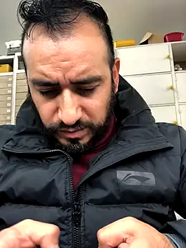 Snapshot of leonardohot1987 chatting on January 6, 5:38 pm leonardohot1987 online show from January 6, 5:38 pm