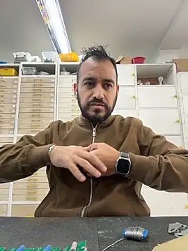 Snapshot of leonardohot1987 chatting on February 5, 6:12 pm leonardohot1987 online show from February 5, 6:12 pm