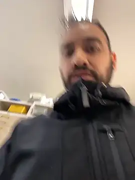 Snapshot of leonardohot1987 chatting on February 6, 6:33 pm leonardohot1987 online show from February 6, 6:33 pm