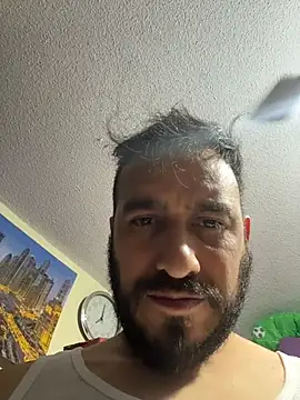 Snapshot of leonardohot1987 chatting on February 12, 1:00 am leonardohot1987 online show from February 12, 1:00 am