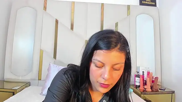 Salmaportman69 online show from January 9, 2:42 pm