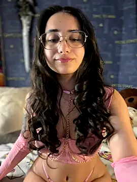 Snapshot of LittleX_Angel chatting on November 7, 8:58 am LittleX Angel online show from November 7, 8:58 am