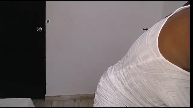 avis lara online show from March 31, 8:20 pm