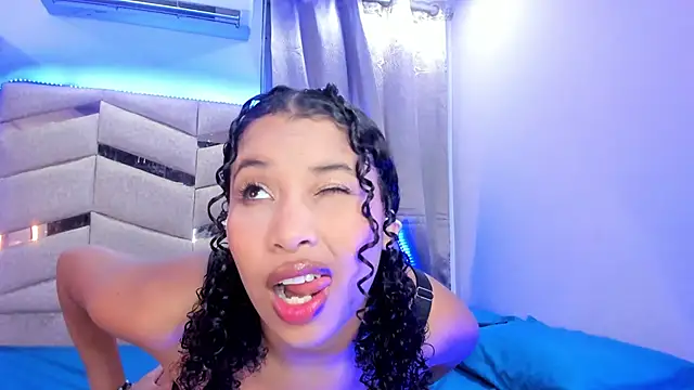 BrigitteRoy  online show from June 6, 3:11 am