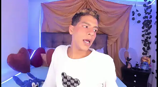 Ethan Boyy online show from March 18, 11:20 pm