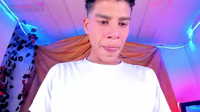 Ethan Boyy online show from December 17, 1:44 am