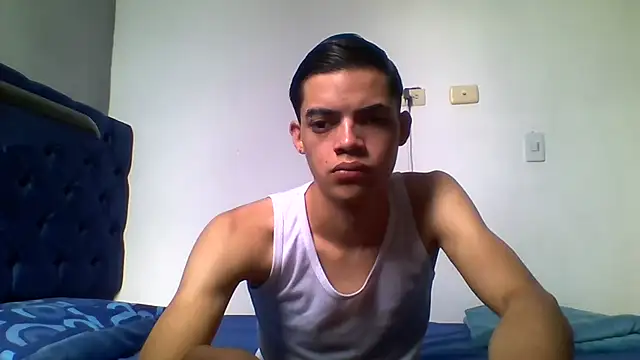 Latinos 2001 online show from June 7, 2:21 pm