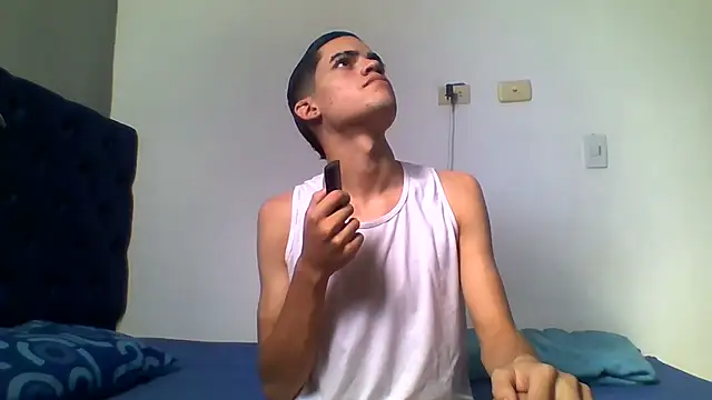 Latinos 2001 online show from June 17, 1:34 pm