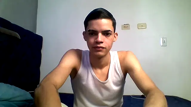 Latinos 2001 online show from July 4, 2:45 pm