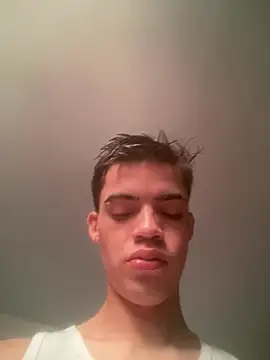 Latinos 2001 online show from July 5, 12:56 pm