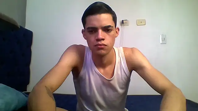 Latinos 2001 online show from July 6, 2:14 pm