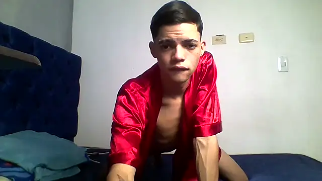 Latinos 2001 online show from July 10, 1:54 am