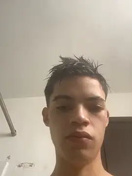 Latinos 2001 online show from July 19, 1:26 pm