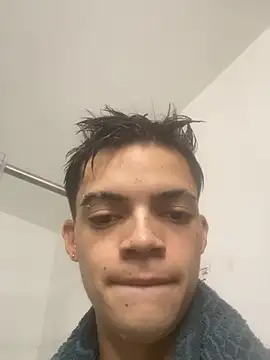 Latinos 2001 online show from July 20, 1:02 pm