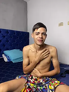Latinos 2001 online show from July 23, 3:10 pm
