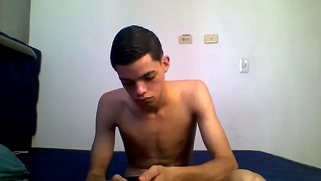 Latinos 2001 online show from July 28, 2:13 pm
