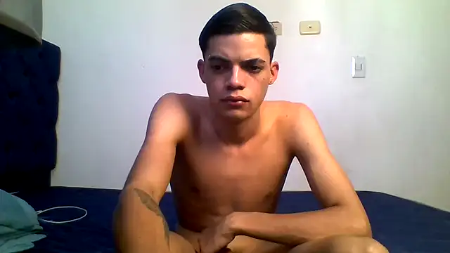 Latinos 2001 online show from July 28, 6:20 pm