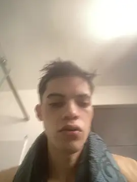 Latinos 2001 online show from July 29, 4:16 pm