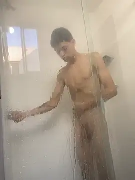 Latinos 2001 online show from July 30, 1:10 pm