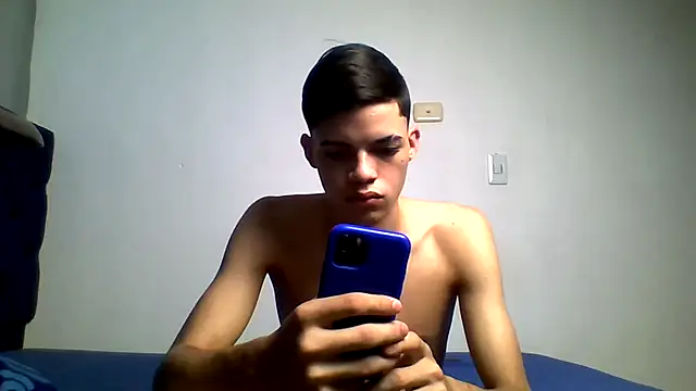 Latinos 2001 online show from August 2, 12:47 pm
