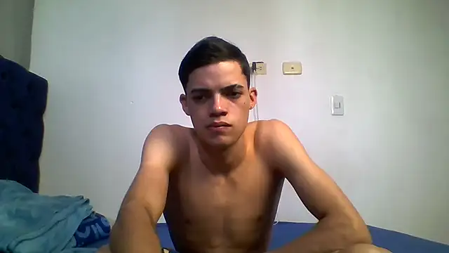 Latinos 2001 online show from August 6, 7:27 pm