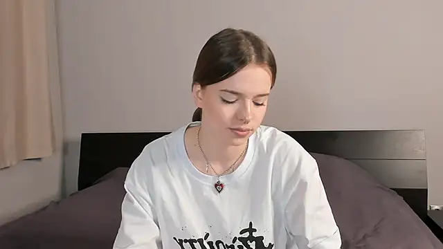 Snapshot of MonaClive chatting on January 19, 7:25 am MonaClive online show from January 19, 7:25 am