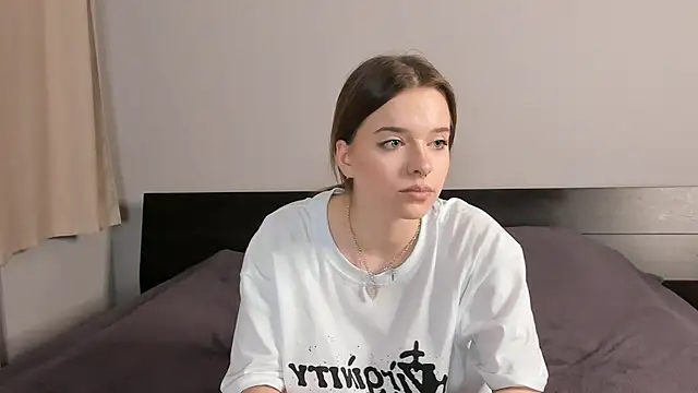 Snapshot of MonaClive chatting on January 19, 10:50 am MonaClive online show from January 19, 10:50 am