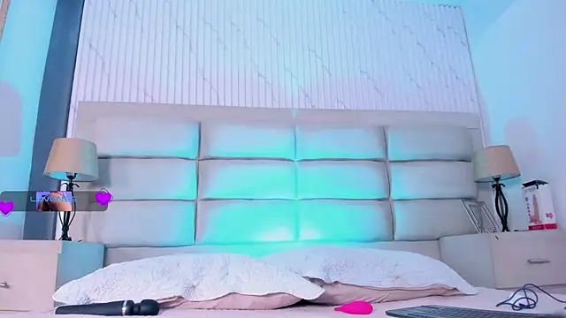 EthaanCox online show from February 4, 9:04 am