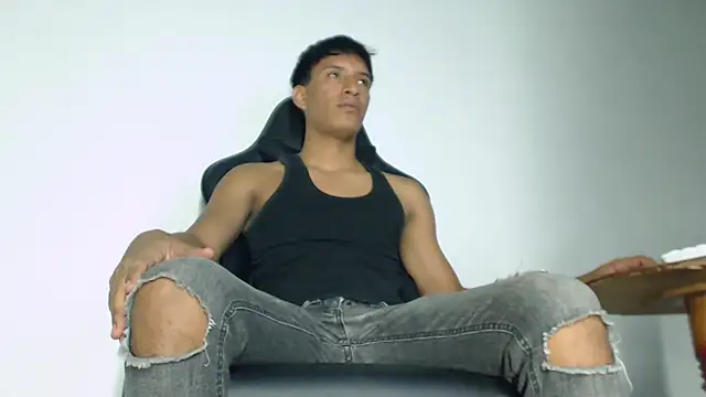 Snapshot of matteo_rivas chatting on February 12, 3:45 am matteo rivas online show from February 12, 3:45 am