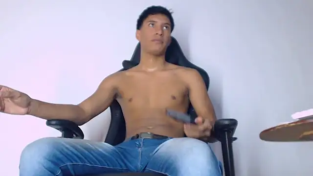 Snapshot of matteo_rivas chatting on February 14, 6:37 pm matteo rivas online show from February 14, 6:37 pm