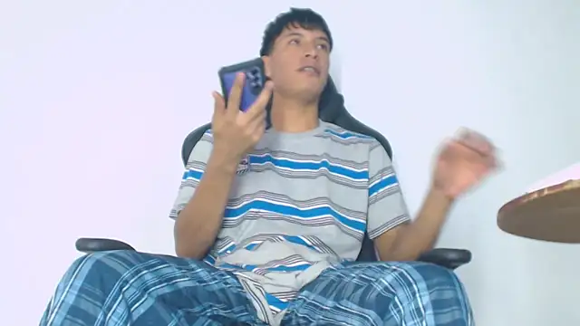 Snapshot of matteo_rivas chatting on February 27, 3:23 pm matteo rivas online show from February 27, 3:23 pm