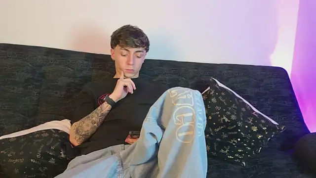 ethan and ava online show from February 8, 2:59 am