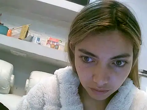 VittoriaTaylor online show from May 6, 10:42 am