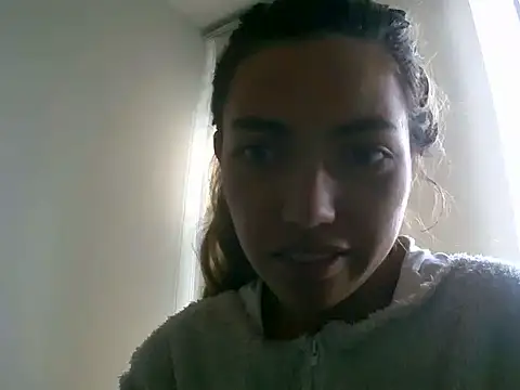 VittoriaTaylor online show from June 29, 9:15 pm