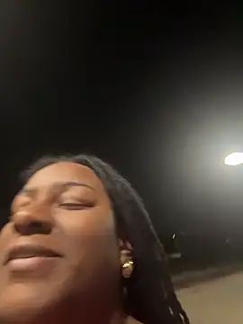 xoxoHotCoCo online show from April 13, 1:00 am