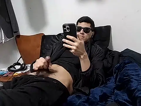 PerroDemonioHot online show from February 3, 6:13 pm