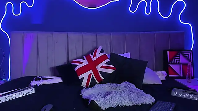 JeanneSabatier online show from February 1, 8:13 am