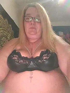 diosacurvy1984 online show from November 5, 10:54 pm