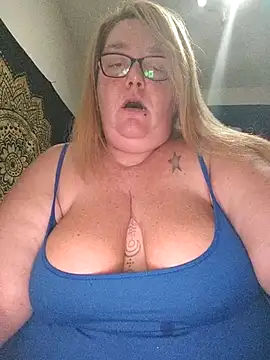 diosacurvy1984 online show from November 18, 11:15 pm