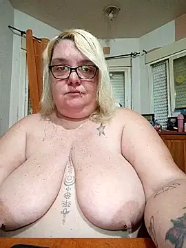 diosacurvy1984 online show from April 17, 7:22 am