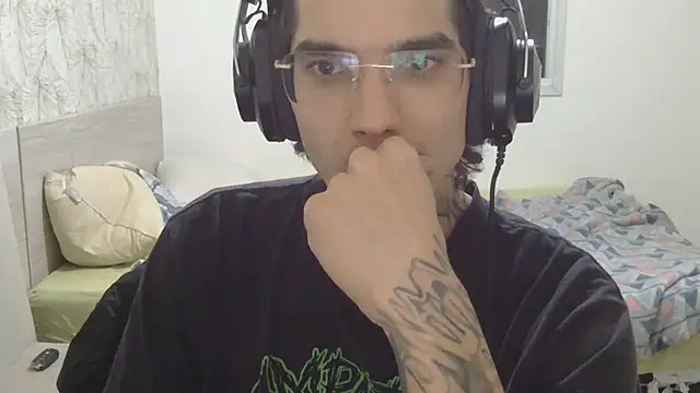 Snapshot of smokingink chatting on July 1, 9:00 am smokingink online show from July 1, 9:00 am