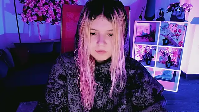 DiaAngell online show from March 30, 7:37 pm