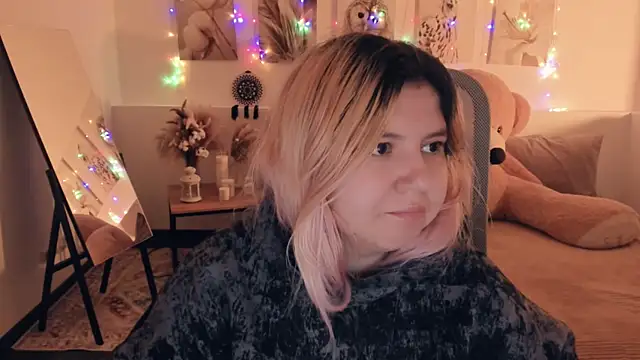 DiaAngell online show from April 14, 7:53 pm