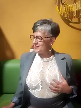 ilonna2025 online show from March 19, 10:47 pm