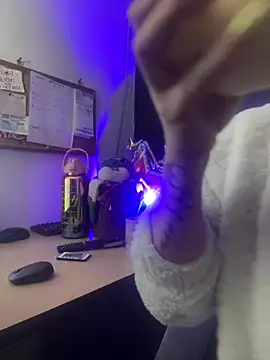 Snapshot of viktoria_davis_ chatting on December 22, 10:51 pm viktoria davis online show from December 22, 10:51 pm