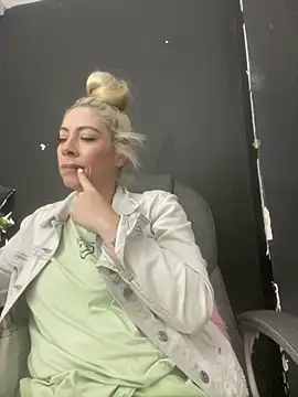 Snapshot of viktoria_davis_ chatting on January 5, 10:24 pm viktoria davis online show from January 5, 10:24 pm